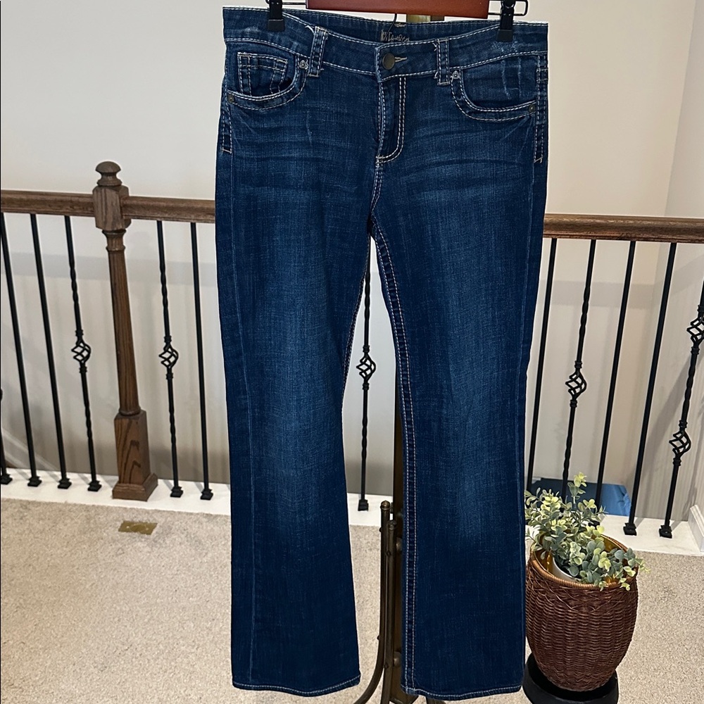 Kut from the Kloth Natalie Bootcut Jeans. Size 10 - Picture 3 of 10